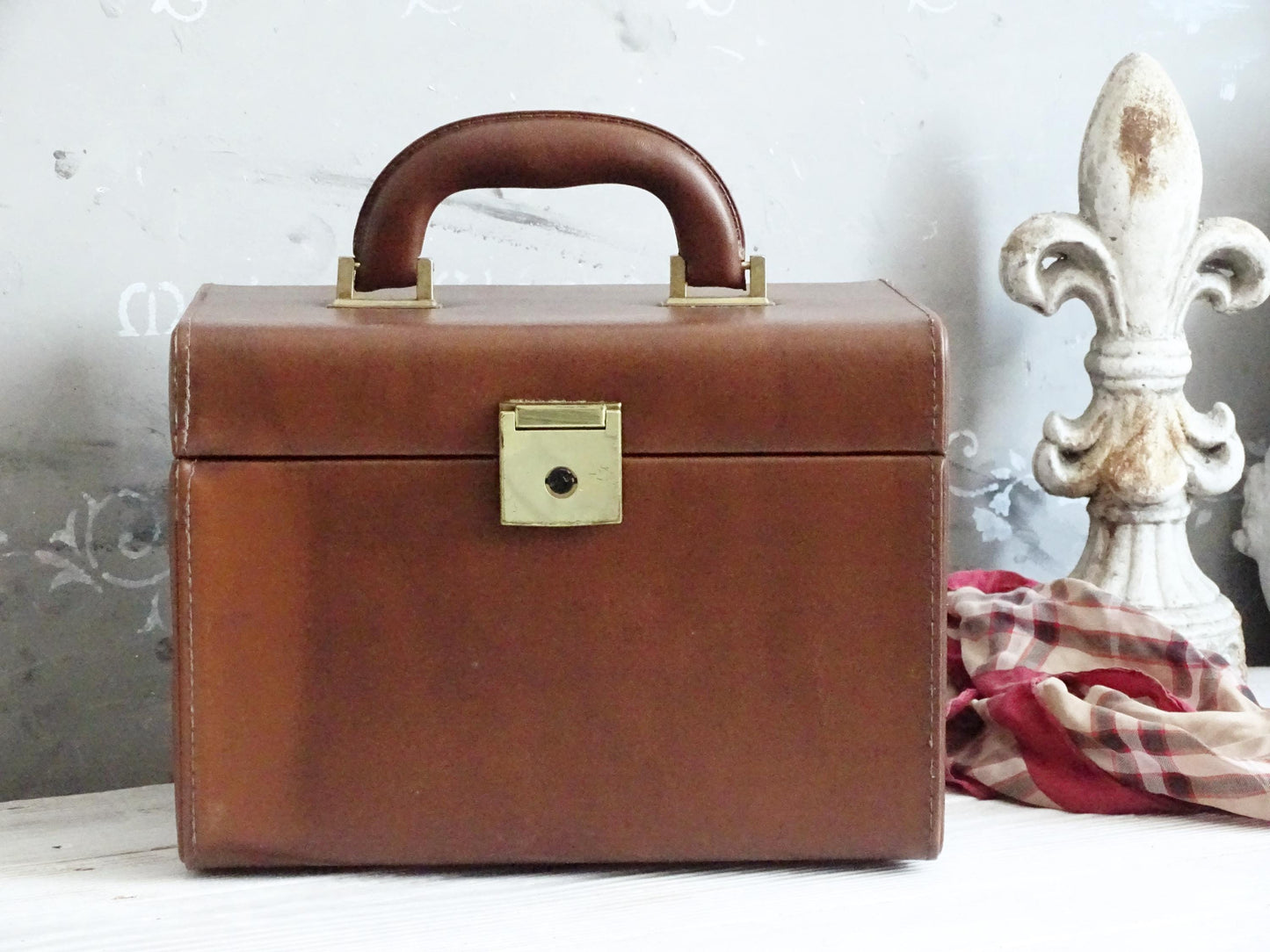 Vintage Brown Faux Leather Train Case w/ Key, 70s Travel Makeup Vanity Organizer