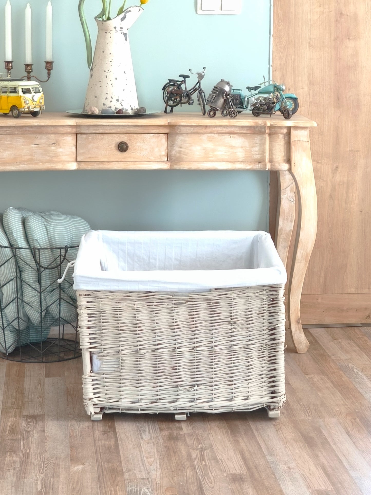 Large Beige Wicker Storage Basket, Chest, Laundry Hamper, Bin,