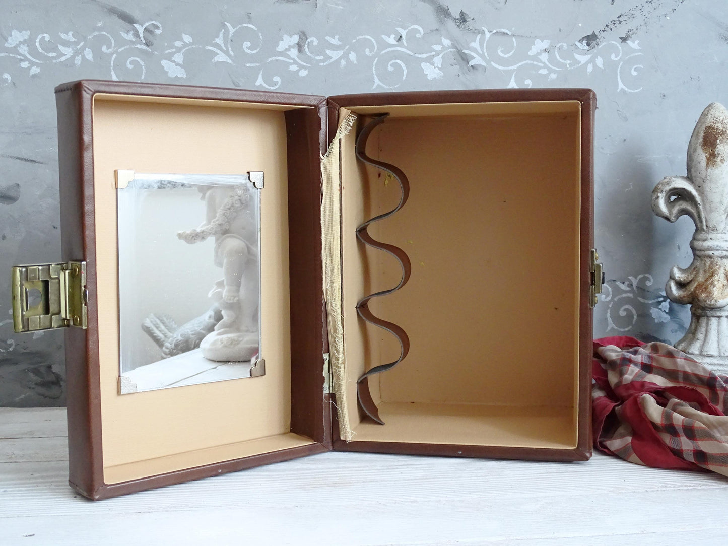 Vintage Brown Faux Leather Train Case w/ Key, 70s Travel Makeup Vanity Organizer