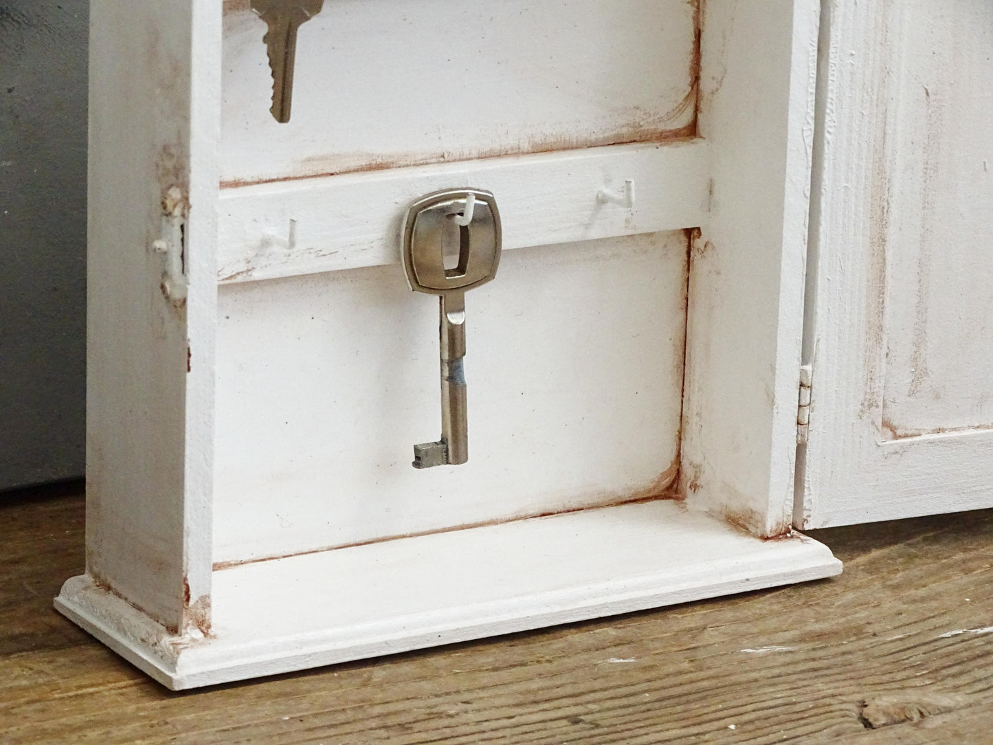 Shabby Chic White Wood Key Box: Wall Hanging Key Cabinet with Bird Motif