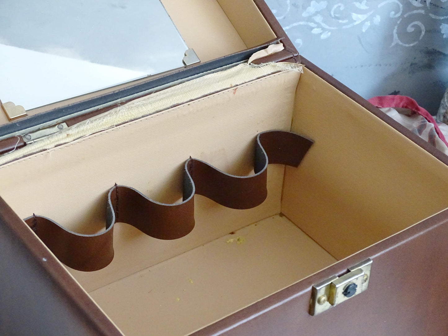 Vintage Brown Faux Leather Train Case w/ Key, 70s Travel Makeup Vanity Organizer