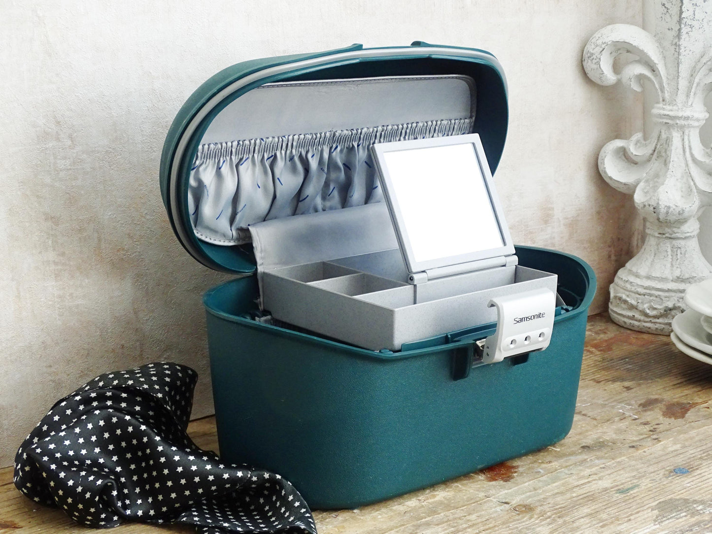 Vintage Green Samsonite Train Case, Hard Shell Makeup Vanity Travel Case