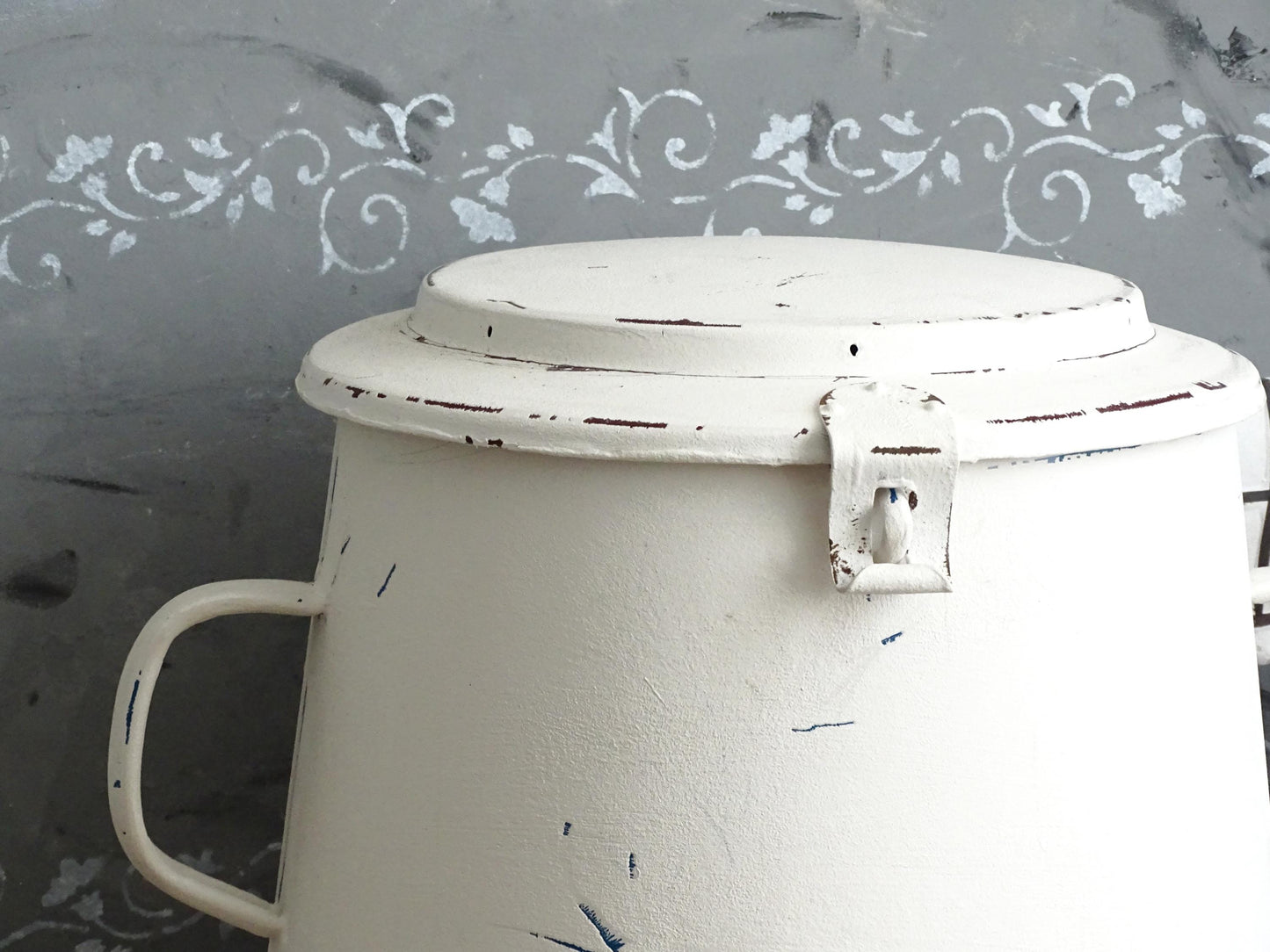 White Enamel Waste Bin with Lid, Large Metal Bucket, Waste Basket, Recycling Garbage Bin, Shabby Chic Bathroom Kitchen Trash Can