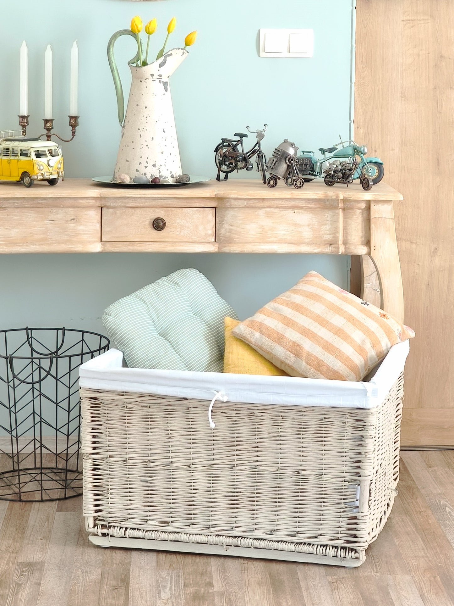 Large Beige Wicker Storage Basket, Chest, Laundry Hamper, Bin,