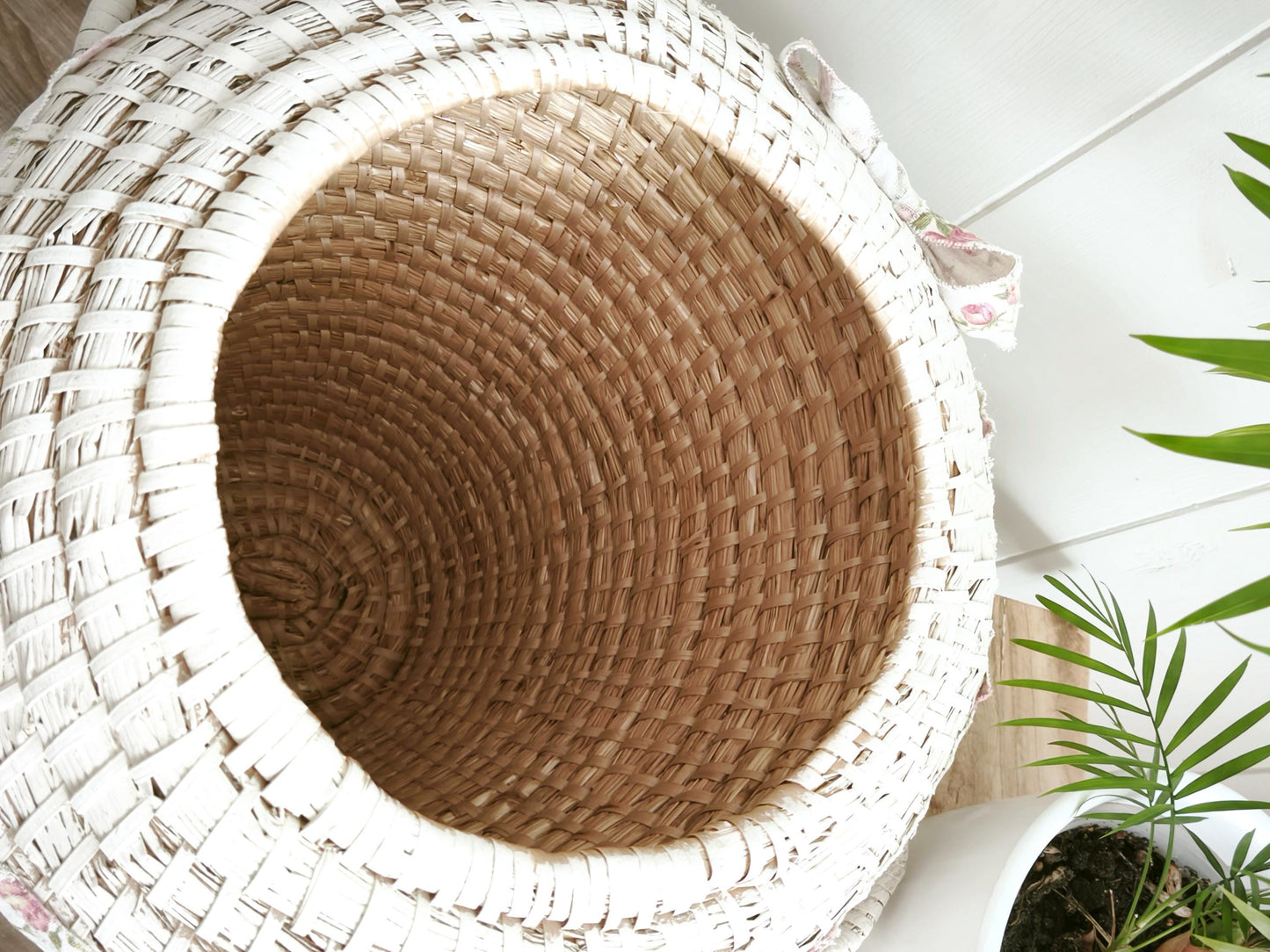 Vintage White Woven Seagrass Basket with Lid and Floral Bow: Boho Laundry Hamper
