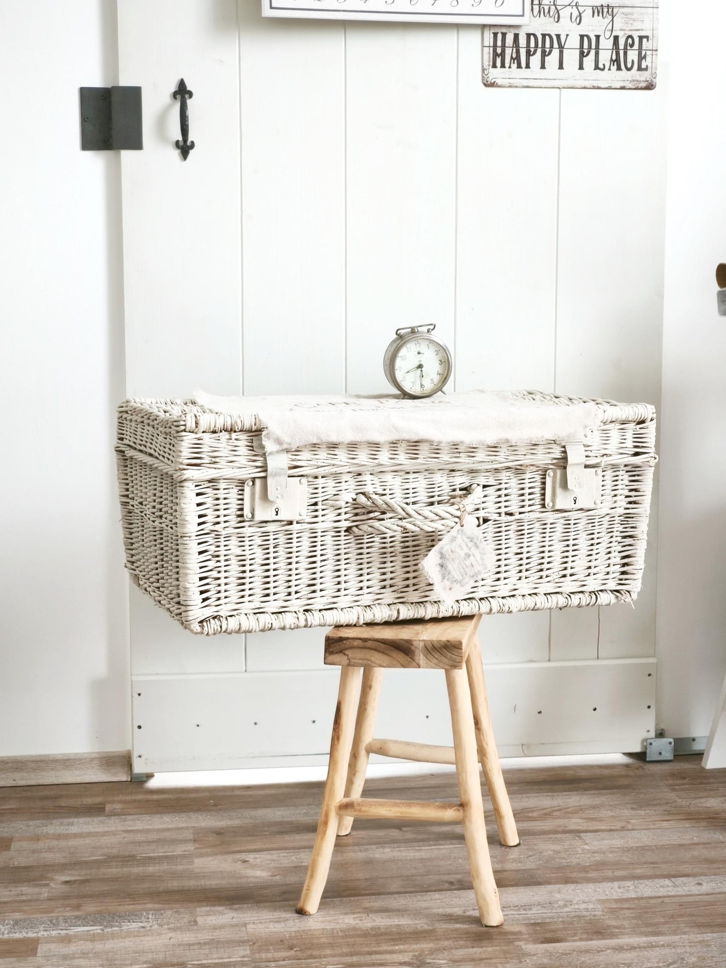 Antique Wicker Travel Luggage Suitcase, Footlocker, Rustic Wedding Cards Box, Farmhouse Rattan Storage Box with Lid