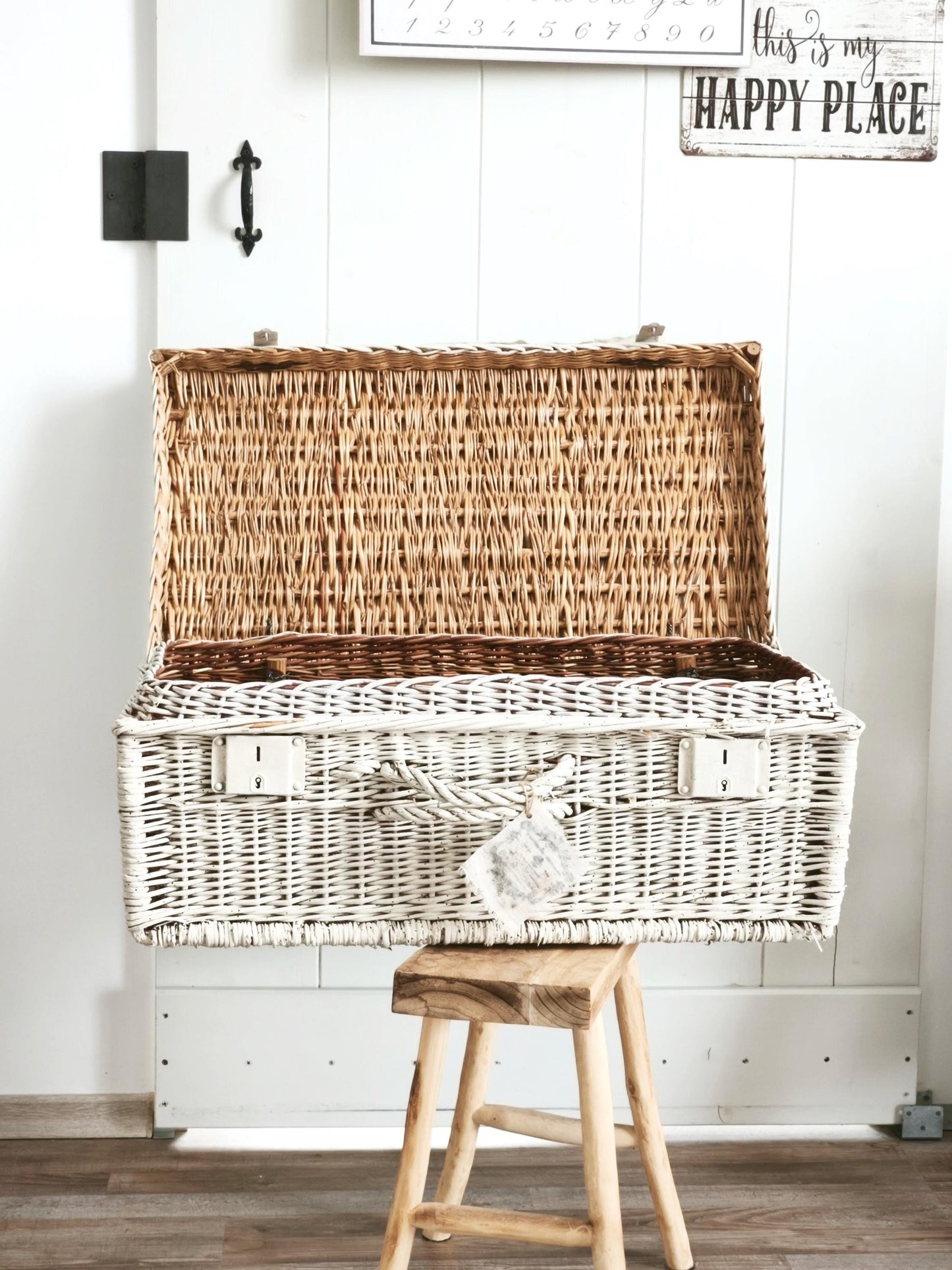 Antique Wicker Travel Luggage Suitcase, Footlocker, Rustic Wedding Cards Box, Farmhouse Rattan Storage Box with Lid
