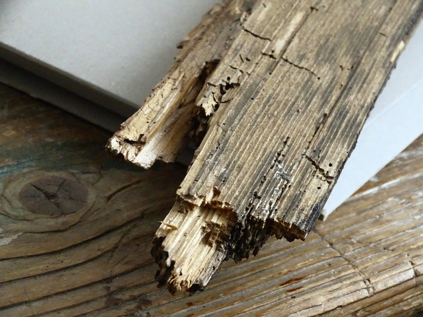 Antique Skeleton Key Barnwood Plaque: Rustic Farmhouse Wall Decor