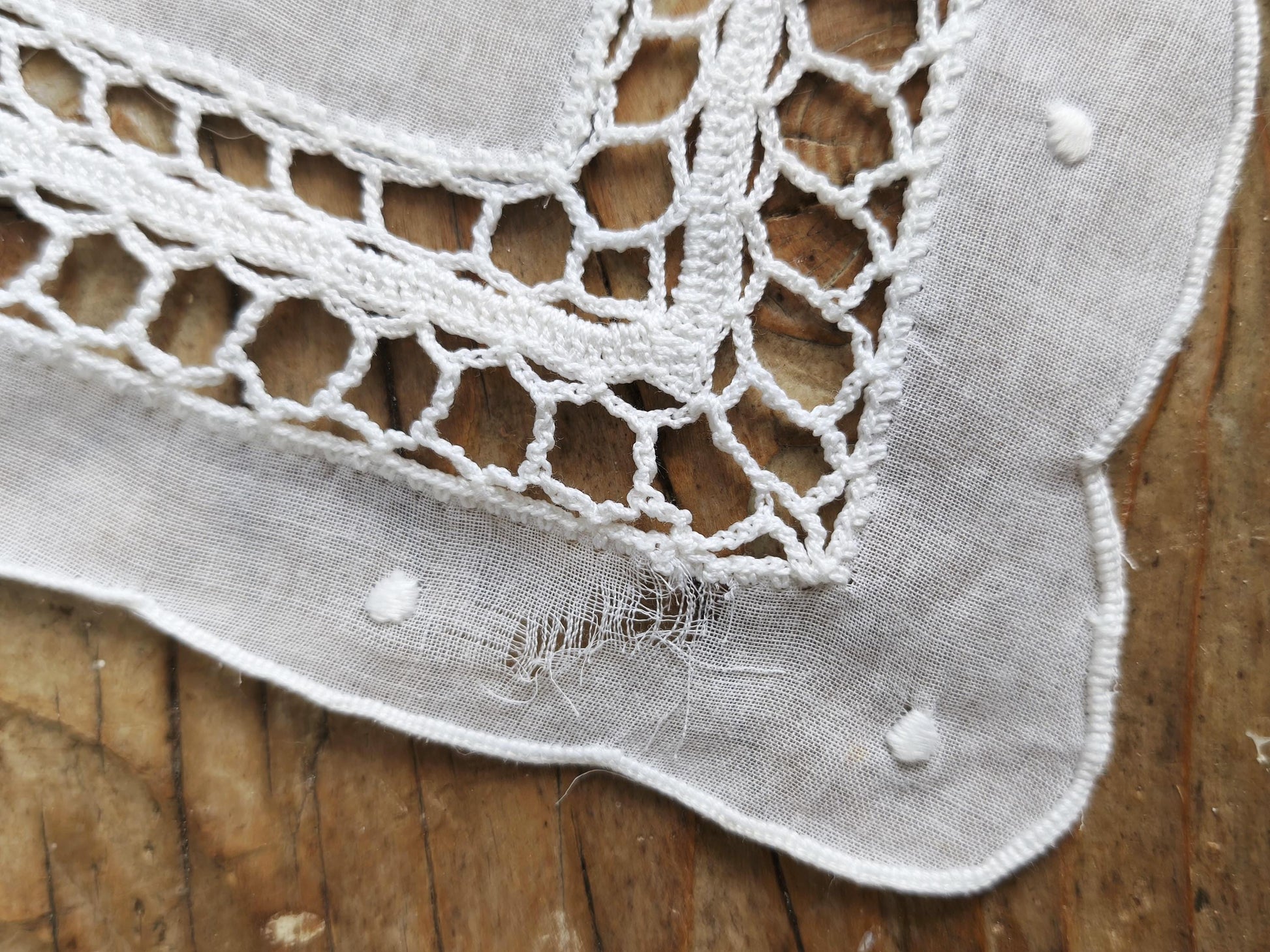 Vintage Richelieu Lace Table Runner: White Floral Embroidery, 16.1 x 11.2"