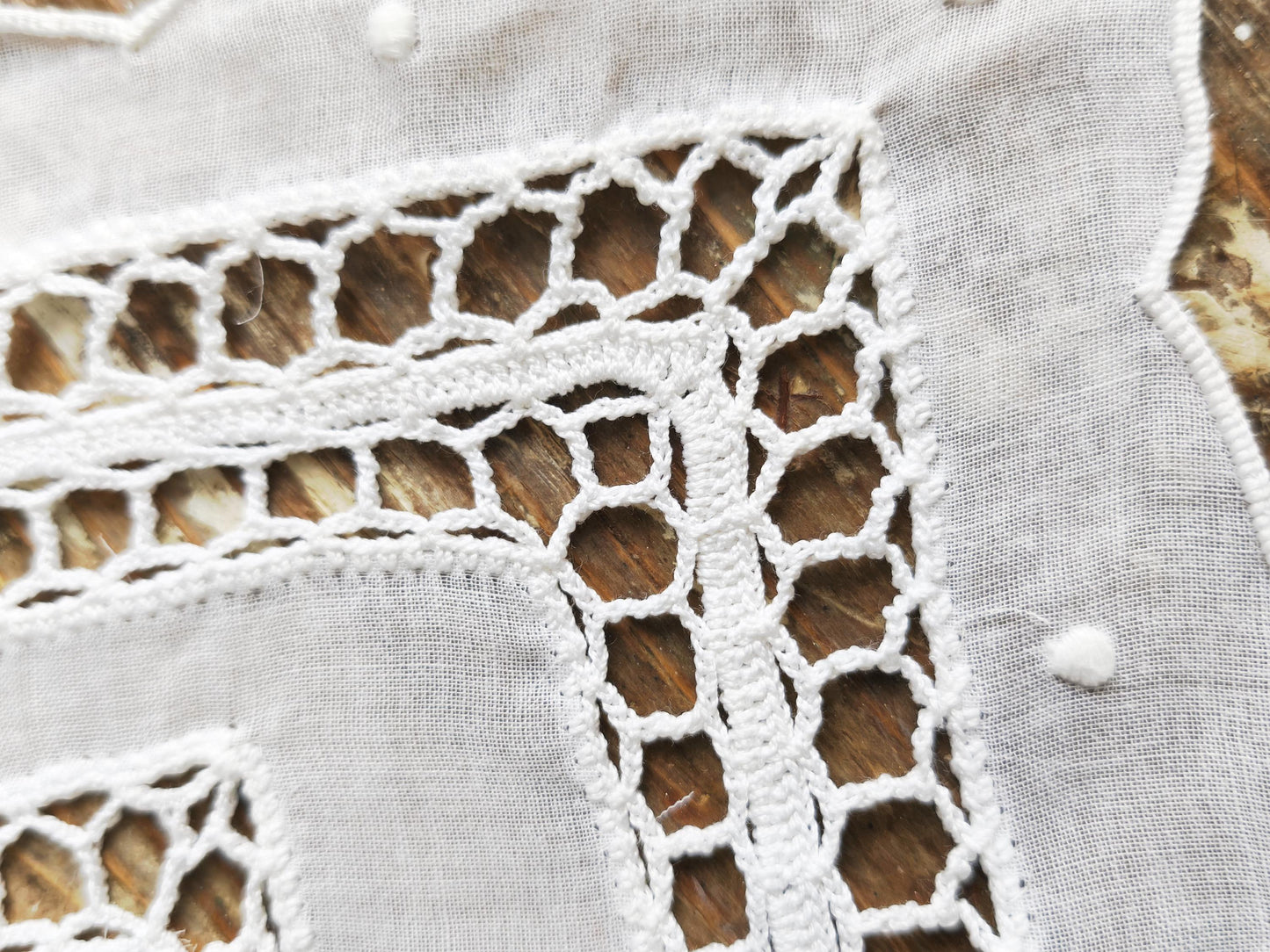 Vintage Richelieu Lace Table Runner: White Floral Embroidery, 16.1 x 11.2"