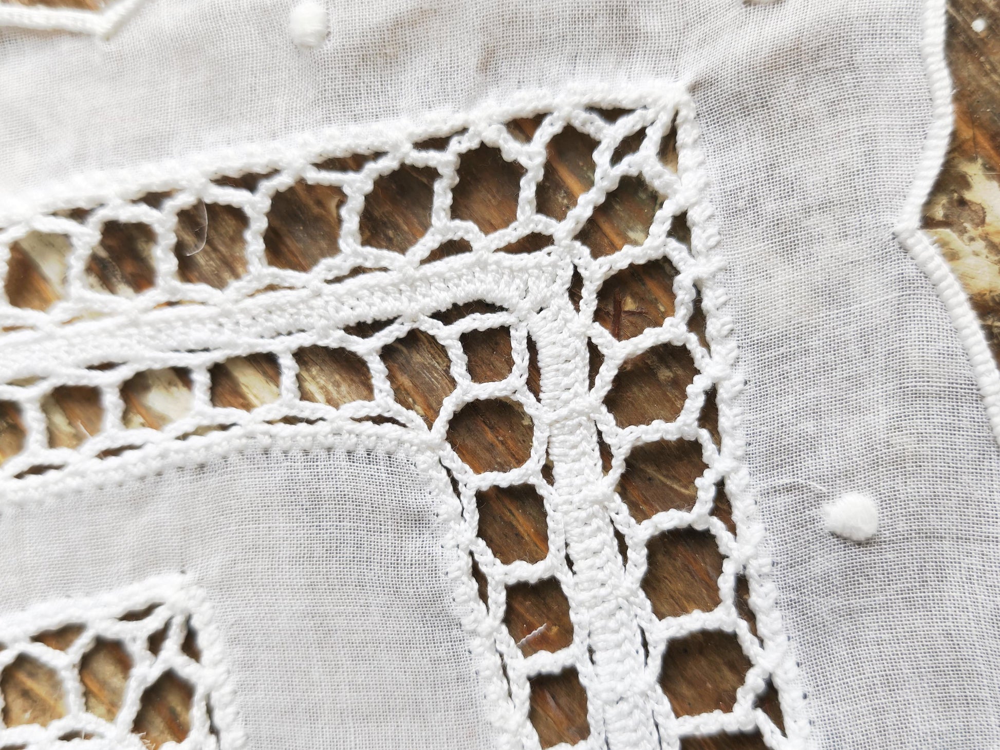 Vintage Richelieu Lace Table Runner: White Floral Embroidery, 16.1 x 11.2"