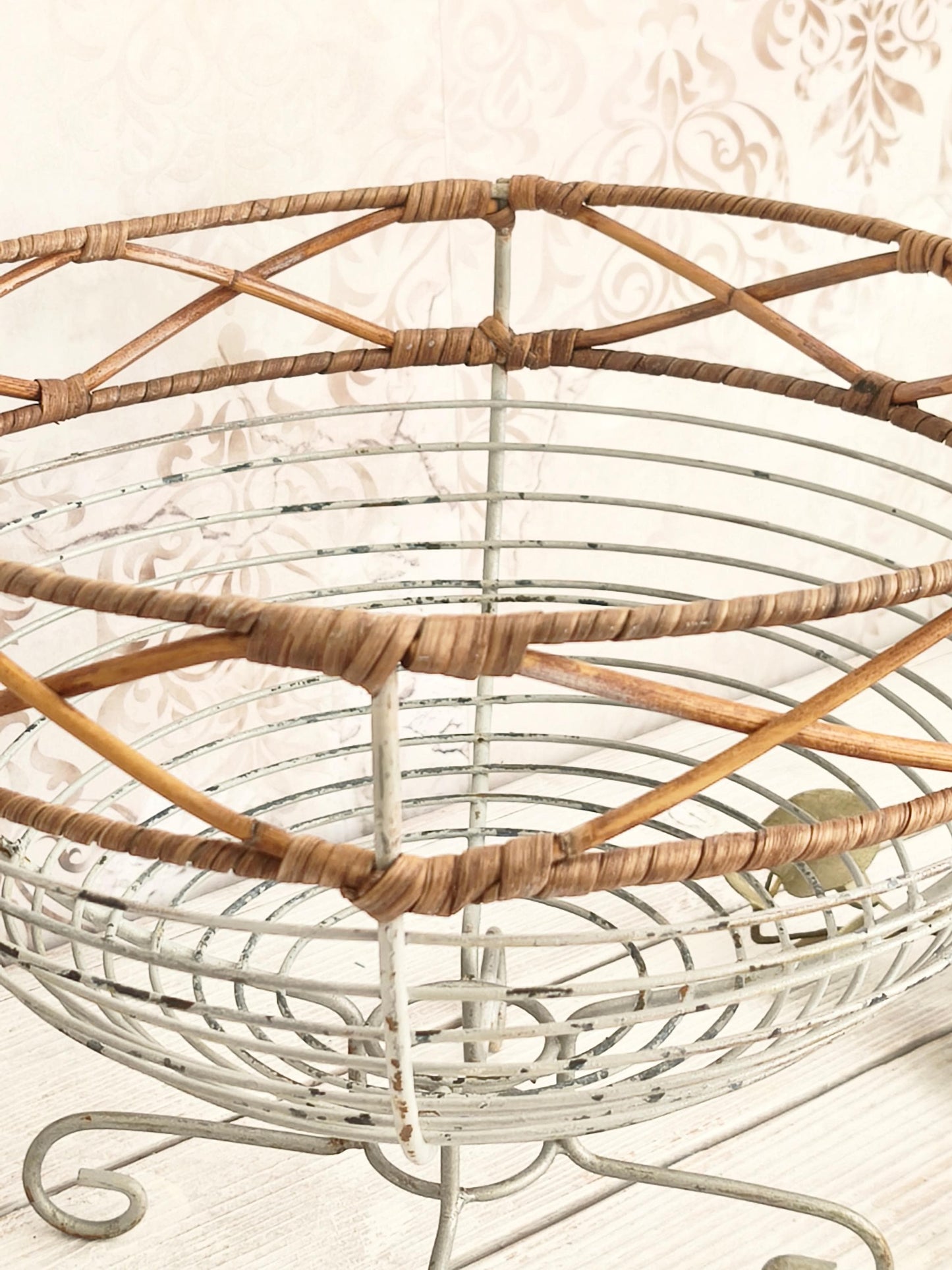 Pedestal Round Wire Basket, Metal Bowl on Stand, Fruit Bowl, Plant Pot Holder, Jardiniere, Brocante Shabby Chic Decor, Vase