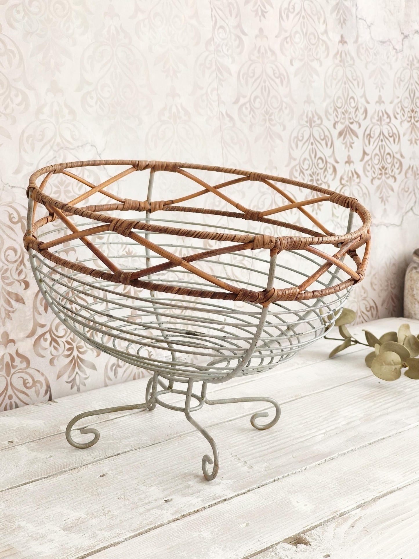 Pedestal Round Wire Basket, Metal Bowl on Stand, Fruit Bowl, Plant Pot Holder, Jardiniere, Brocante Shabby Chic Decor, Vase