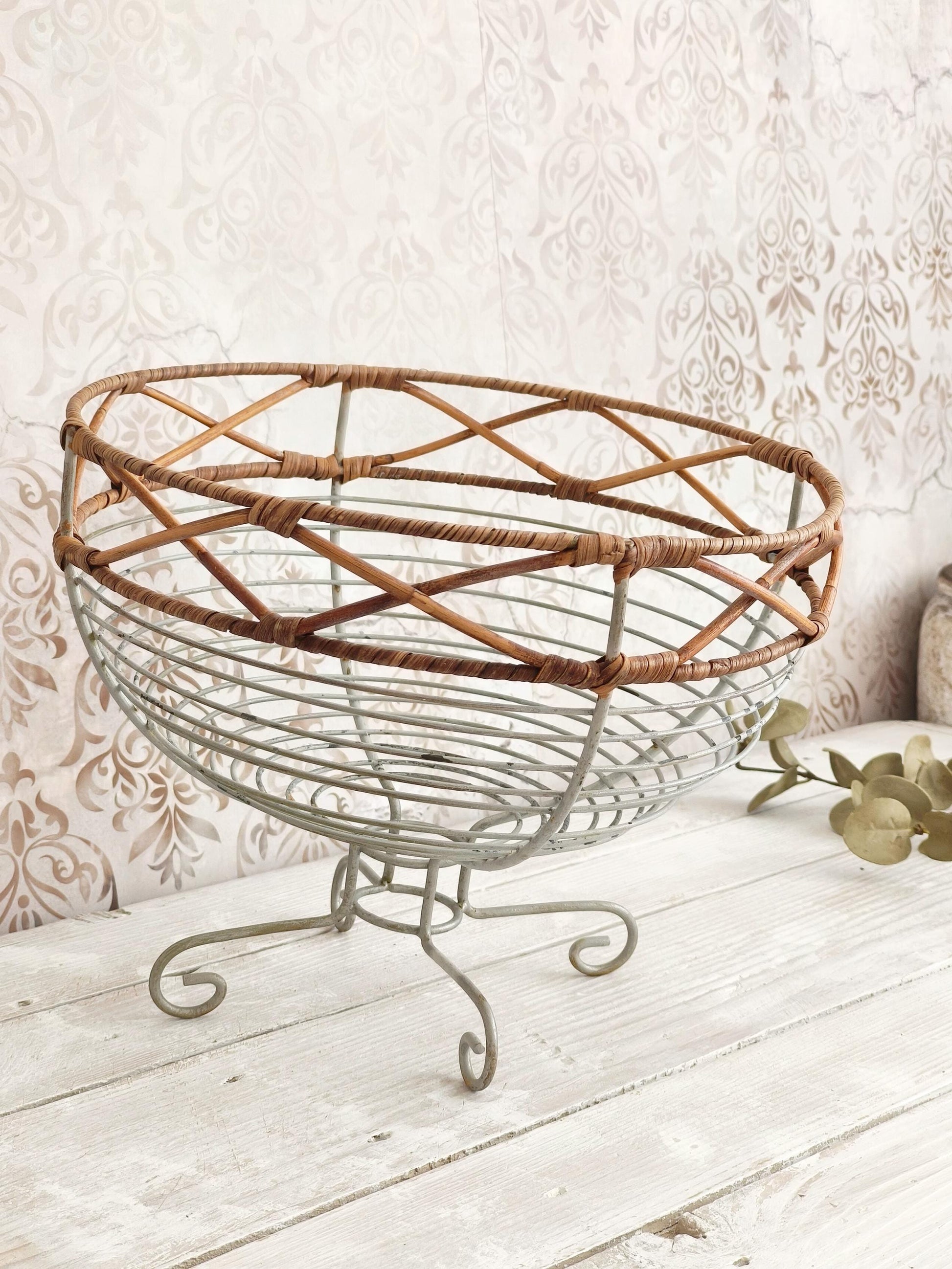 Pedestal Round Wire Basket, Metal Bowl on Stand, Fruit Bowl, Plant Pot Holder, Jardiniere, Brocante Shabby Chic Decor, Vase
