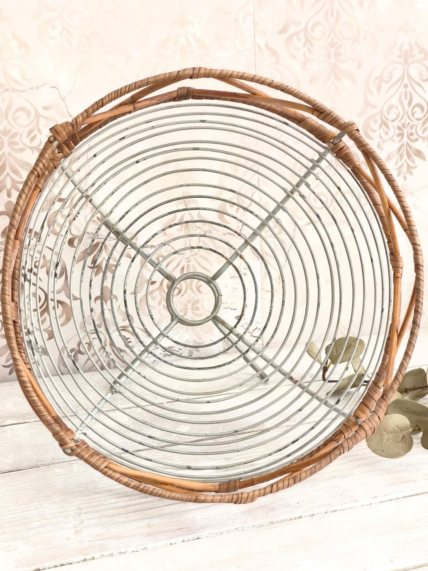 Pedestal Round Wire Basket, Metal Bowl on Stand, Fruit Bowl, Plant Pot Holder, Jardiniere, Brocante Shabby Chic Decor, Vase