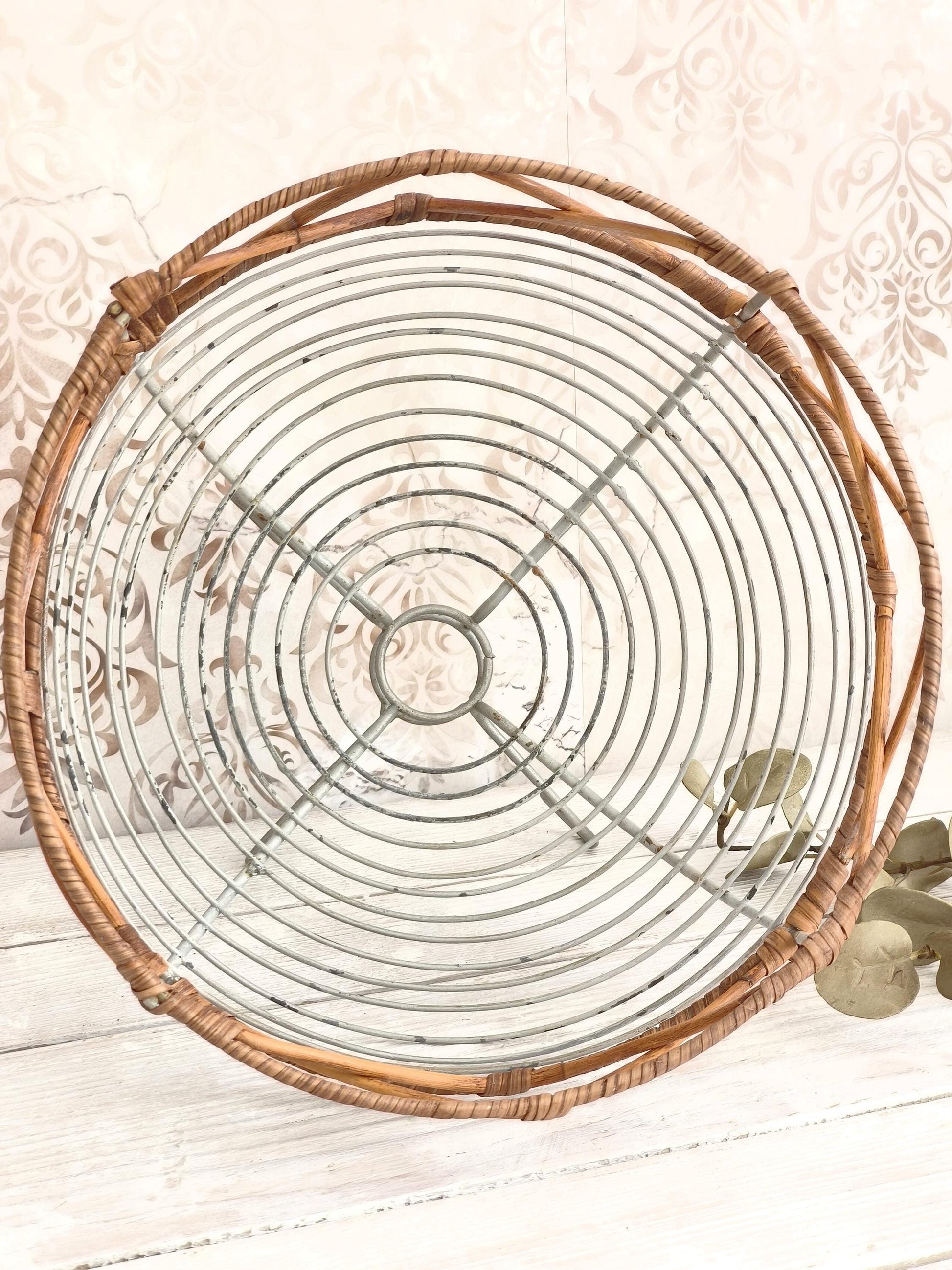 Pedestal Round Wire Basket, Metal Bowl on Stand, Fruit Bowl, Plant Pot Holder, Jardiniere, Brocante Shabby Chic Decor, Vase