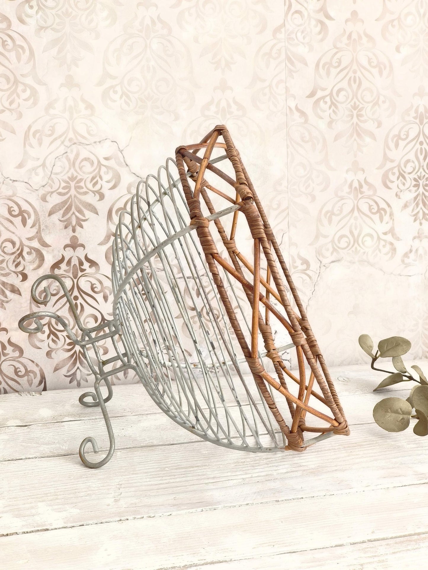 Pedestal Round Wire Basket, Metal Bowl on Stand, Fruit Bowl, Plant Pot Holder, Jardiniere, Brocante Shabby Chic Decor, Vase