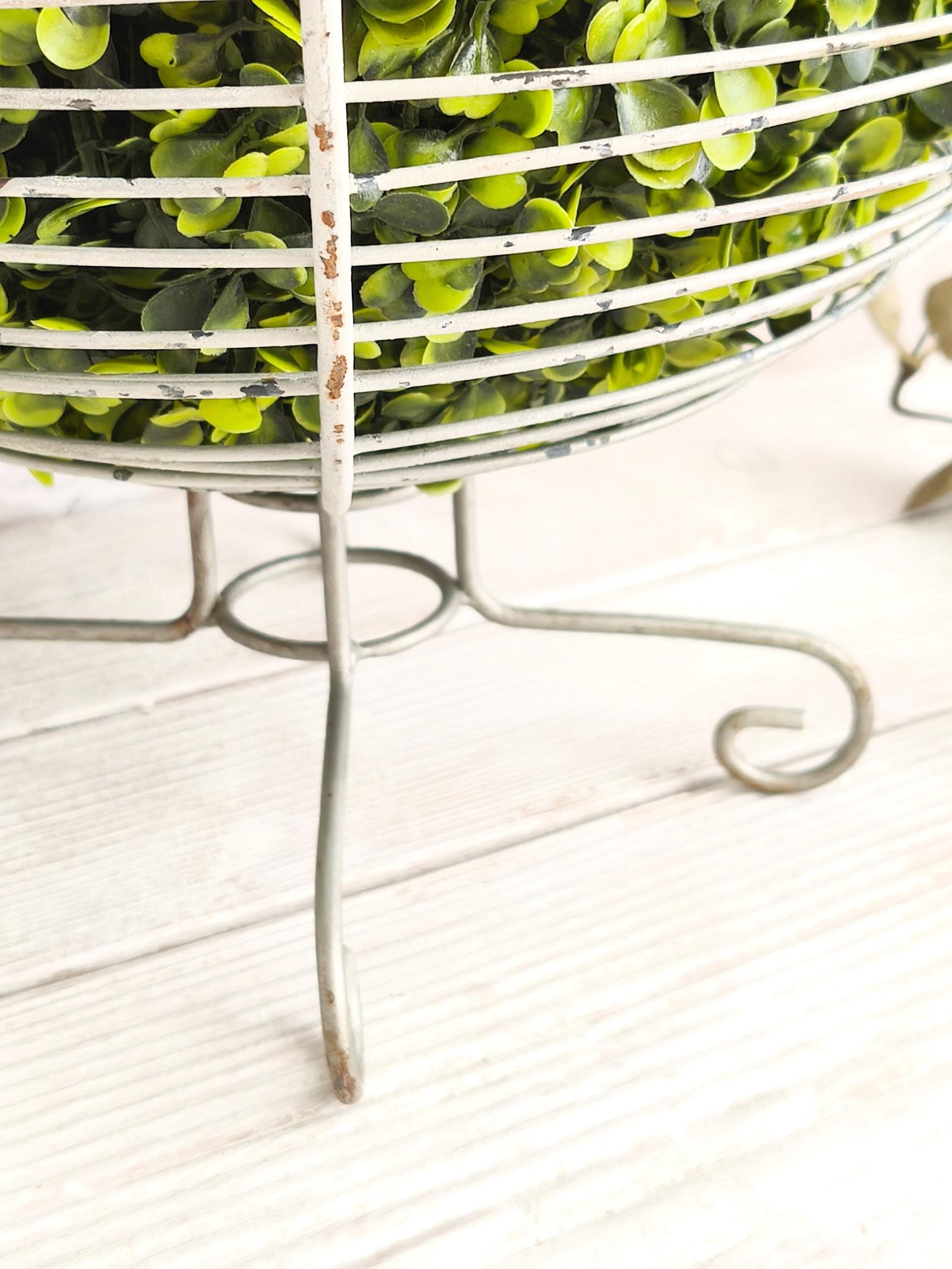 Pedestal Round Wire Basket, Metal Bowl on Stand, Fruit Bowl, Plant Pot Holder, Jardiniere, Brocante Shabby Chic Decor, Vase